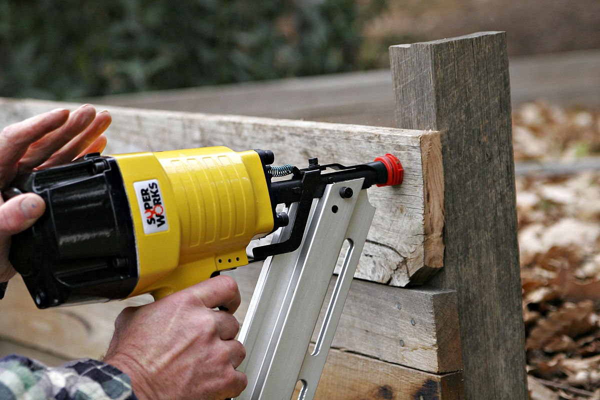 5 Best Nail Guns for Fencing Reviewed 2017 - Incredible Lab